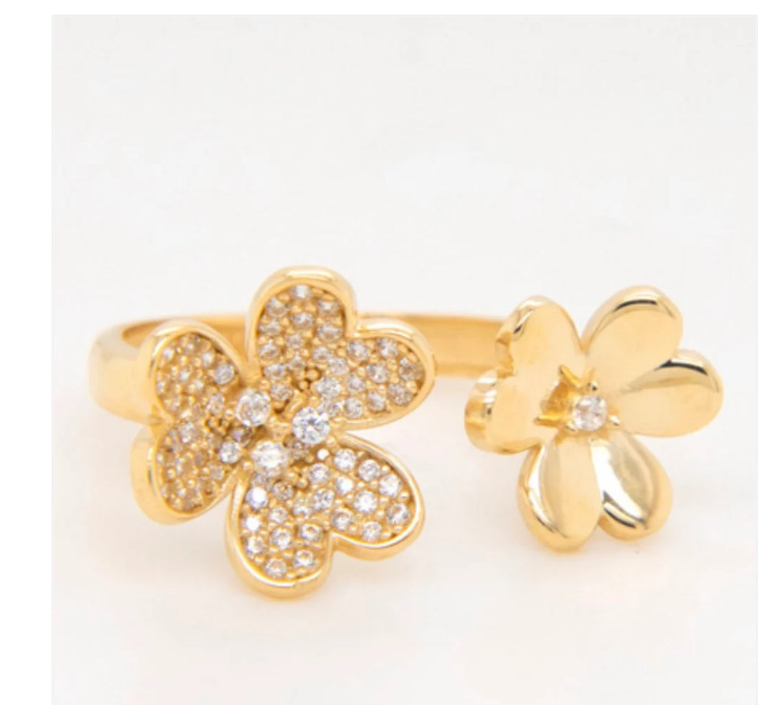 Doble Flower Cz Ring